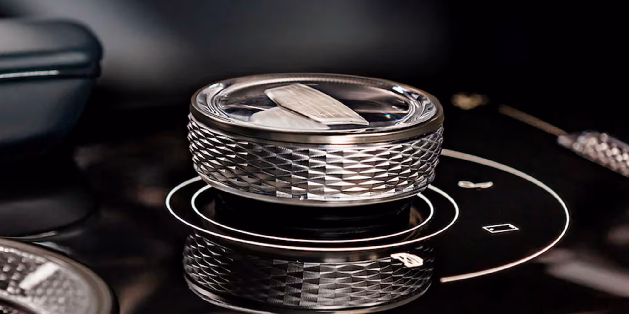 RUEDA SELECTORA CON DETALLES DE JOYERÍA